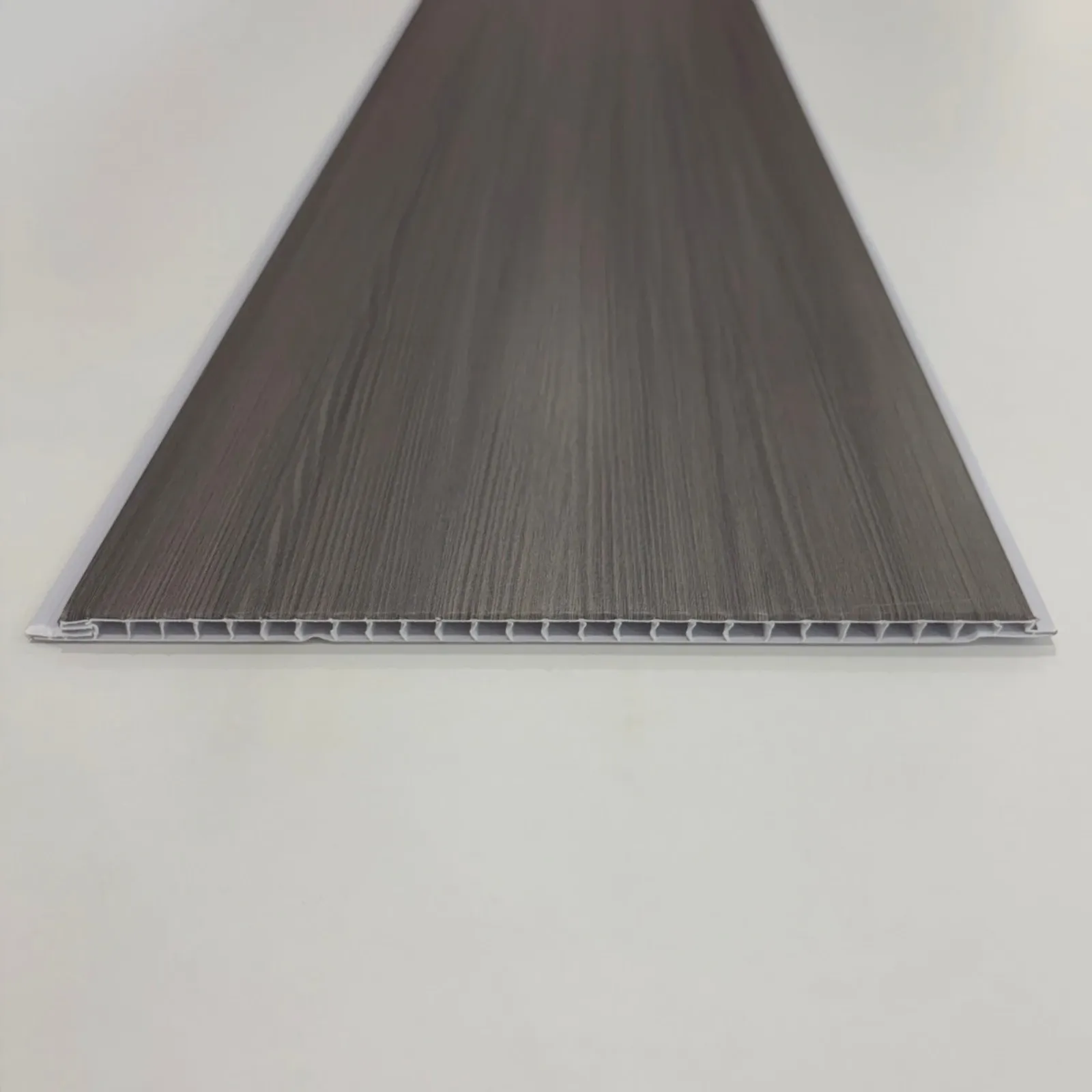 Laminado de PVC tipo madera — Gris Humo