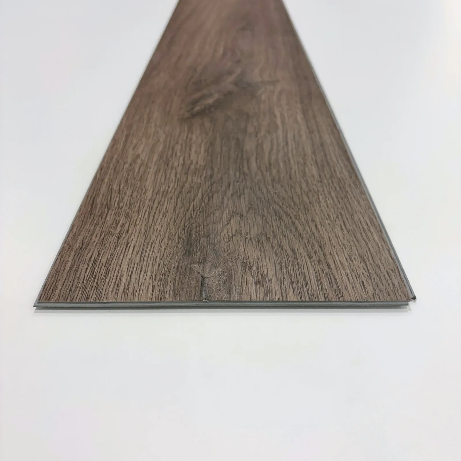 Piso SPC Nogal Intenso de la Línea Decorativa Madeco